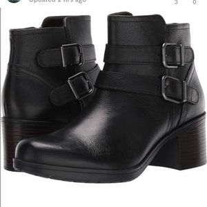 Clarks Hollis Pearl Black Leather Boots